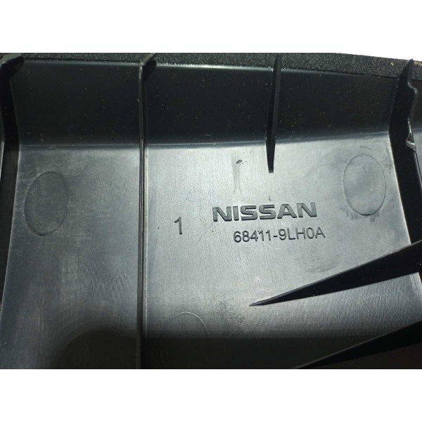 Moldura Acabamento Painel Nissan March 1.6 2015 2020 Direito